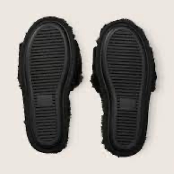 VS PINK Faux Fur Slippers Various Sizes Black - Picture 3 of 8